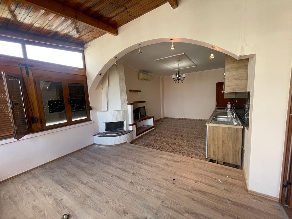 SHITET APARTAMENT 2+1 PRANE MARKATES QENDER,DURRES. 4