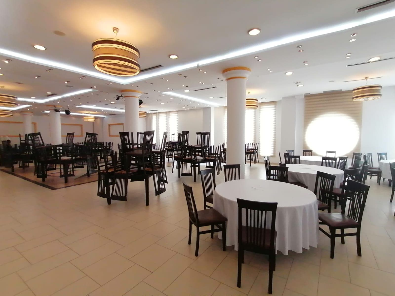 JEPET ME QERA AMBIENT BIZNESI PRANE VARREZAVE TE VJETRA,DURRES.