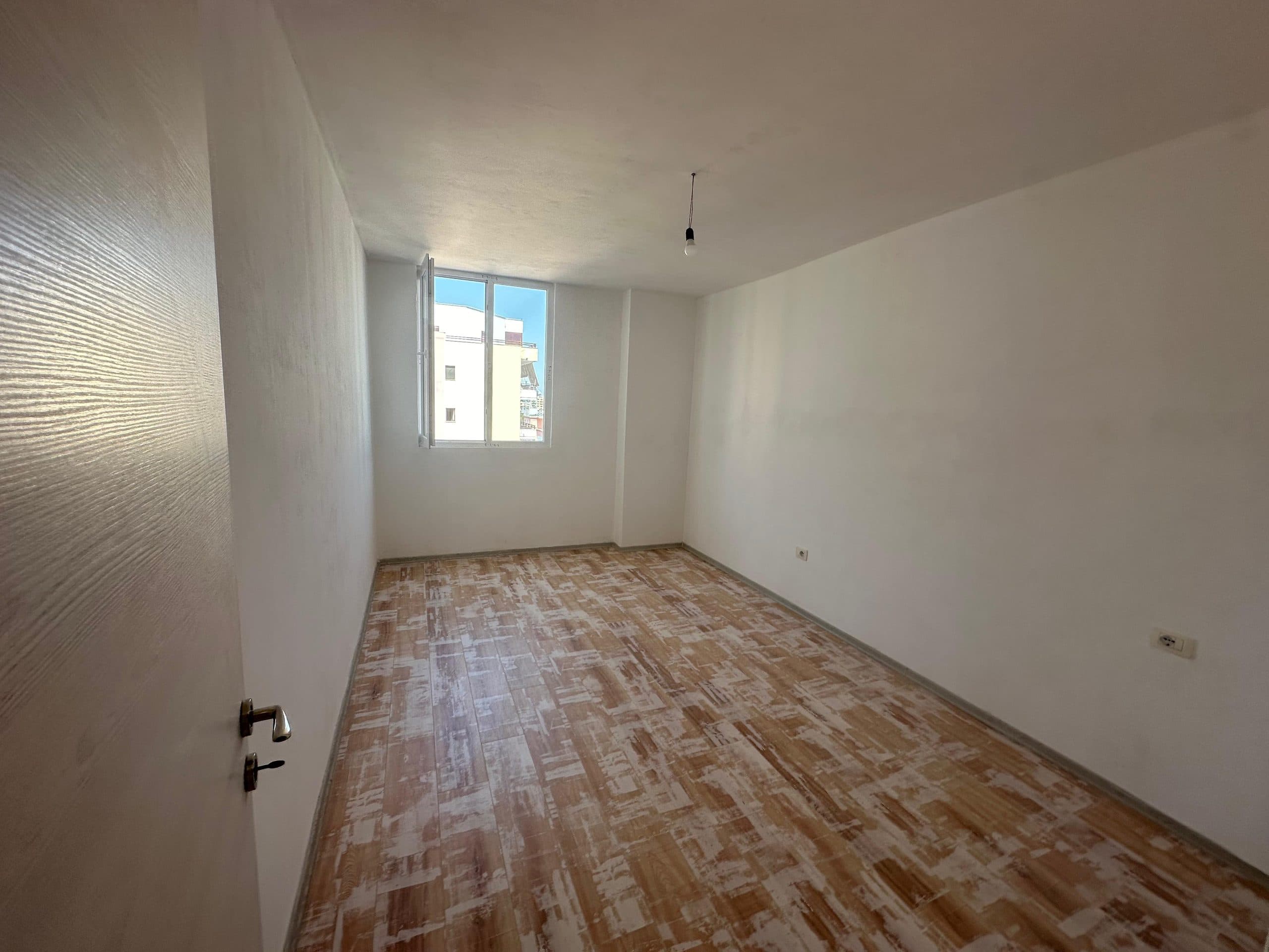 JEPET ME QERA APARTAMENT 2+1, PRANE KAZAZIT, DURRES. 3