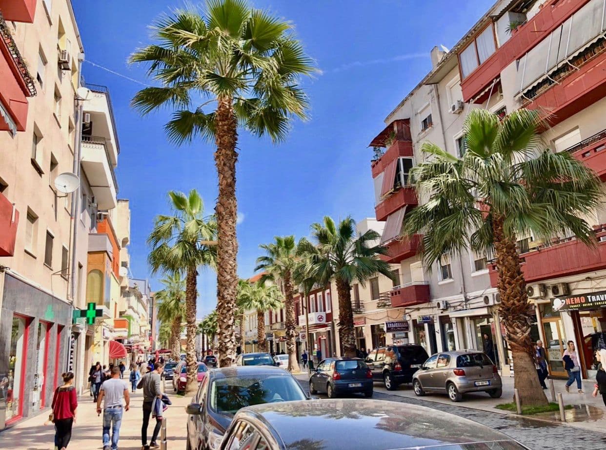 SHITET BIZNESI PRANE BULEVARDIT DYRRAH, DURRES.