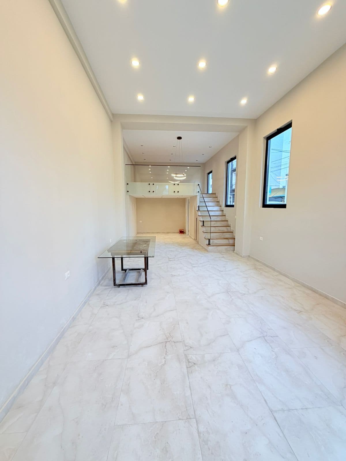 JEPET ME QERA AMBIENT BIZNESI (DUPLEX) PRANVERA, DURRES