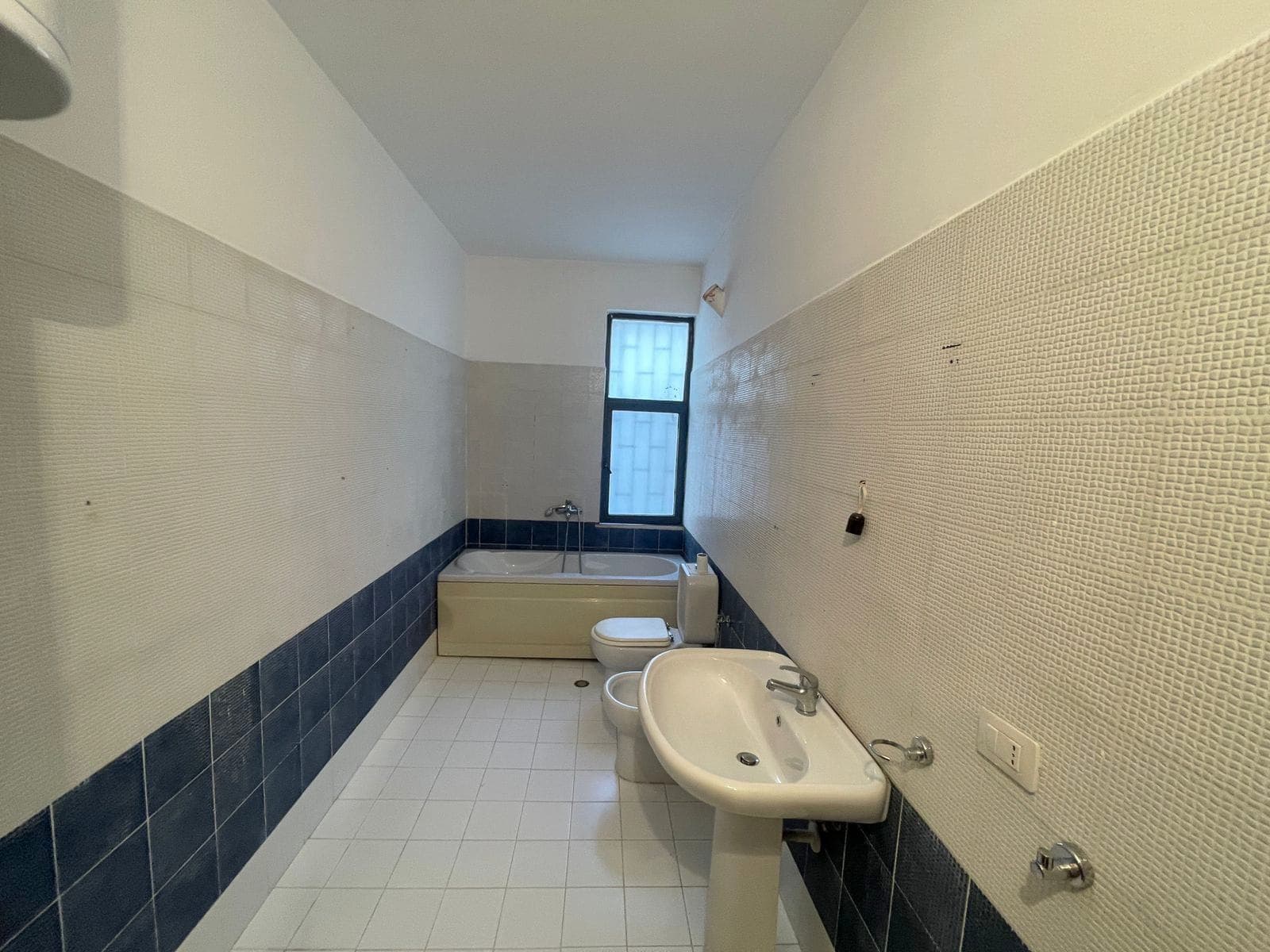 SHITET APARTAMENT 1+1 PRANE BLUE STAR,QENDER,DURRES. 4