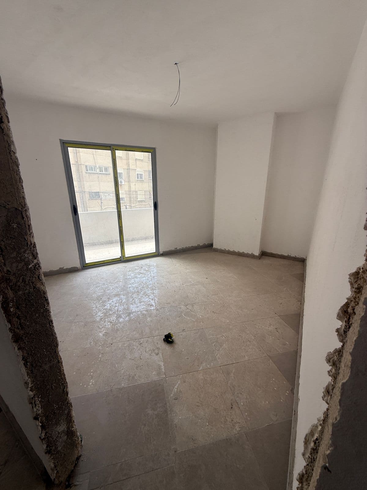 SHITET APARTAMENT 2+1, UJESJELLSI, DURRES. 2