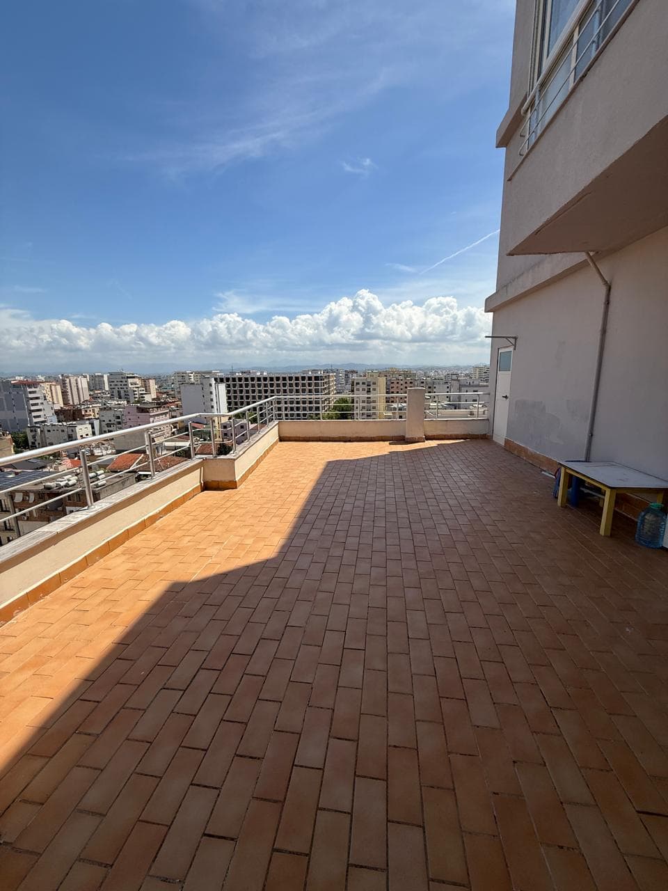 JEPET ME QERA APARTAMENT 2+1 POSTA DURRES