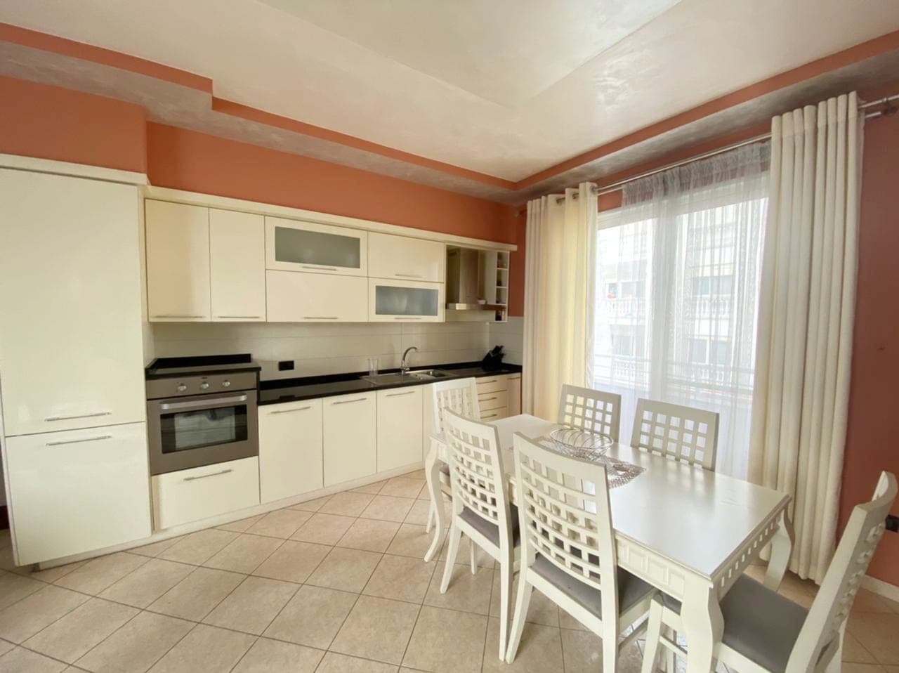 SHITET APARTAMENT 2+1 PRANE PORTIT ME PAMJE NGA DETI, DURRES. 2