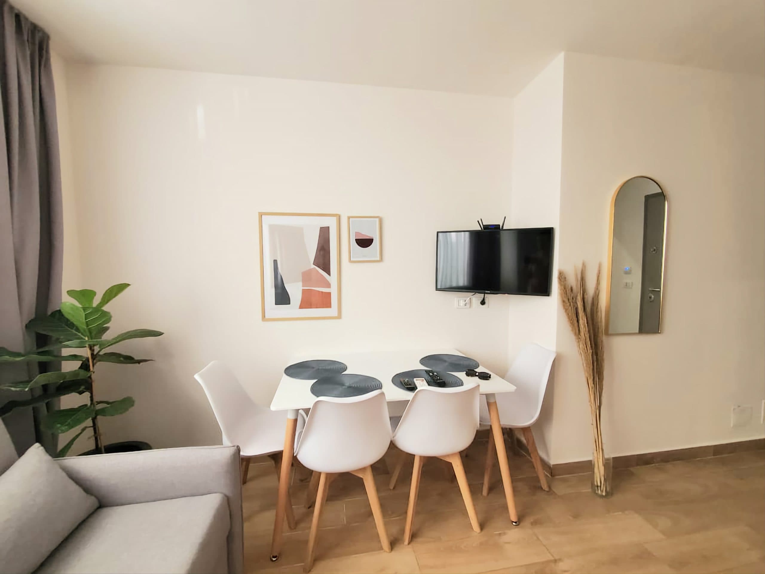 JEPET ME QERA APARTAMENT 1+1,PRANE HOTEL DOLCE VITA , DURRES.