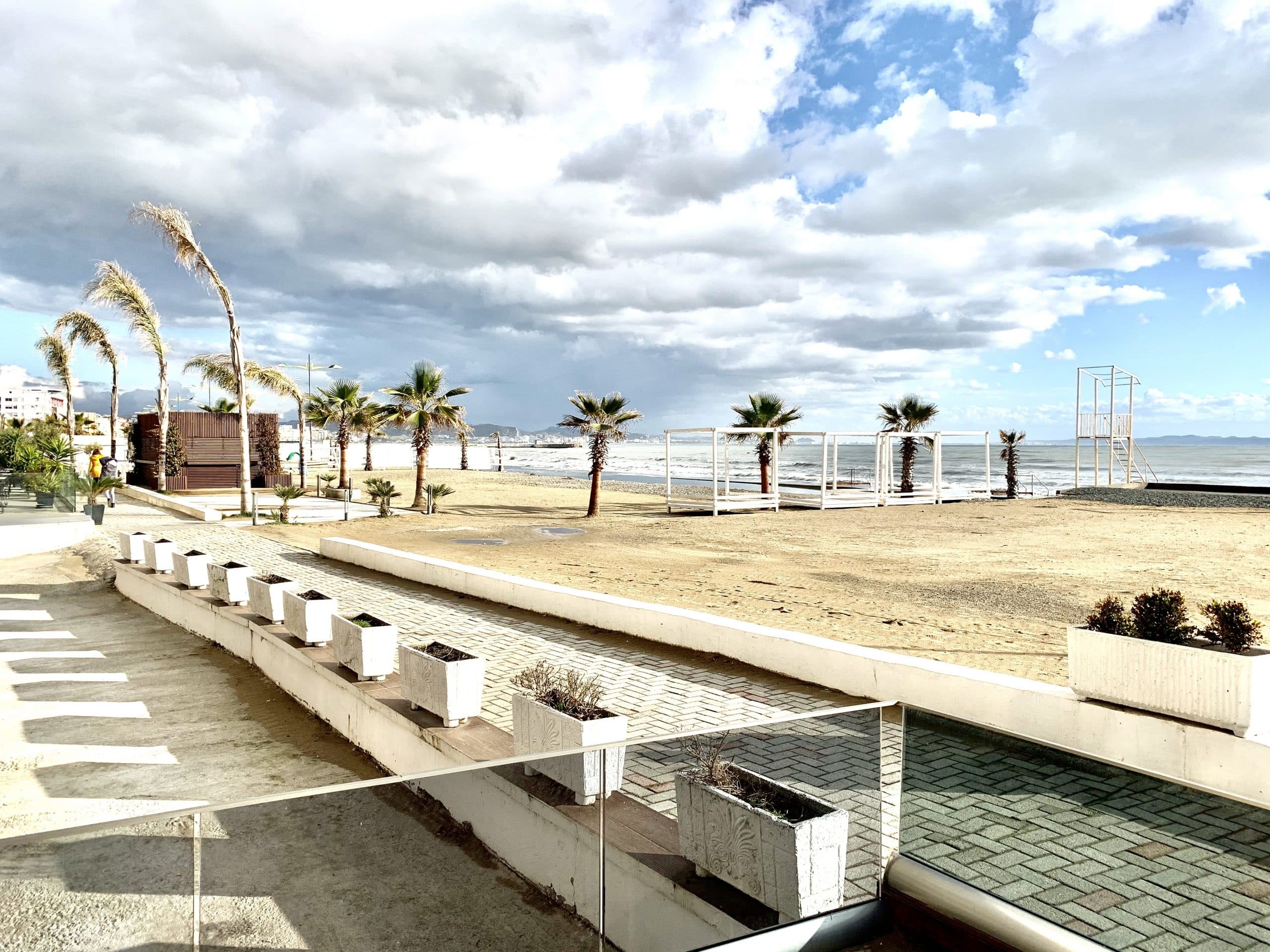 JEPET ME QERA HOTEL BUZE DETIT PLAZH,DURRES!