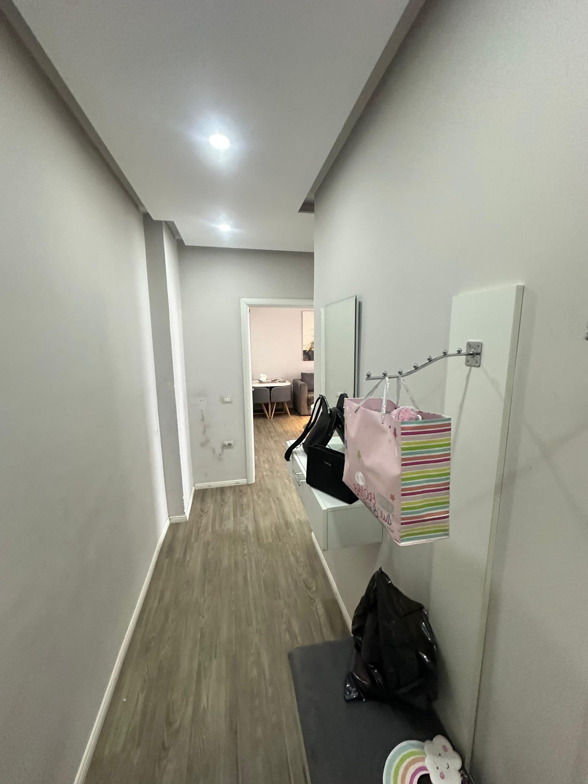 JEPET ME QERA APARTAMENT 1+1 PRANE UJESJELLSIT, DURRES 4