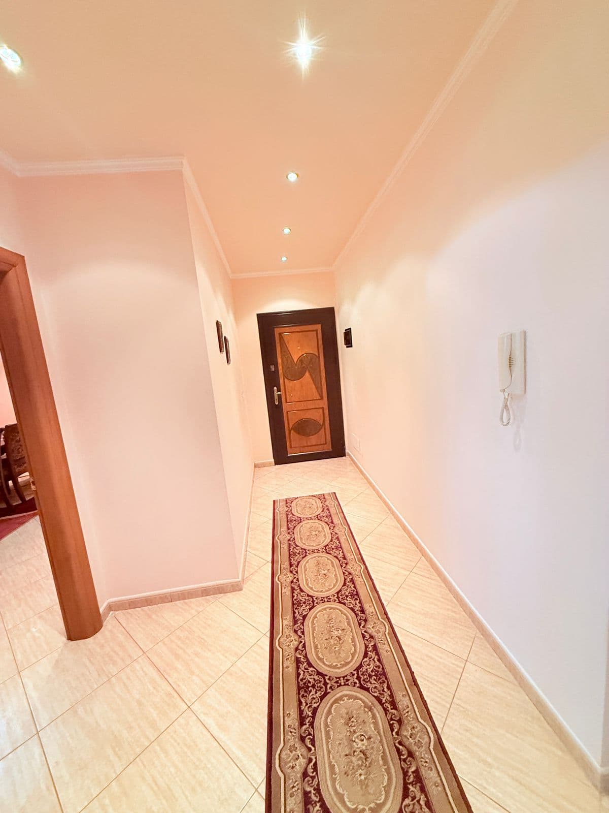 JEPET ME QERA APARTAMENT 3+1 ZONA KAZAZIT 2