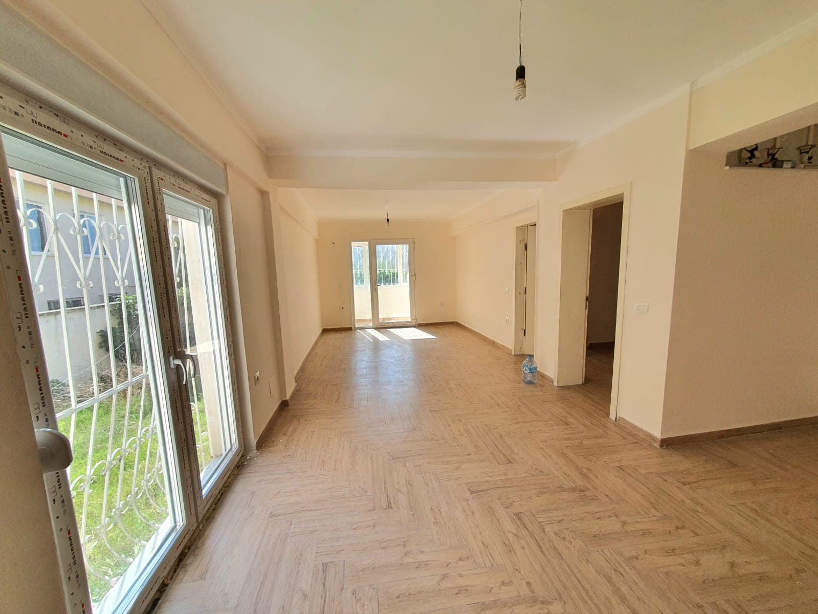 SHITET APARTAMENT 2+1 PRANE SPITALIT,DURRES.