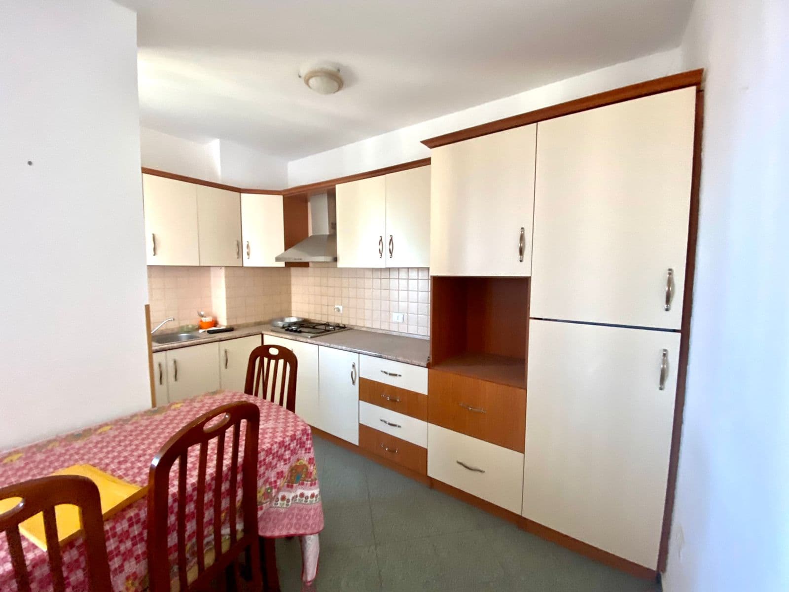SHITET APARTAMENT 1+1 PRANE SHKOLLES BEDRIE BEBEZIQI, DURRES. 3