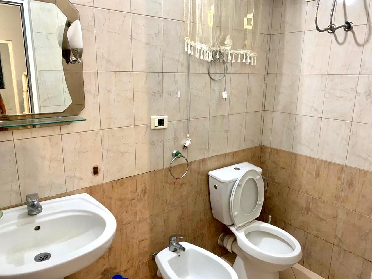 JEPET ME QERA SHTEPI PRIVATE, LAGJA 18, DURRES