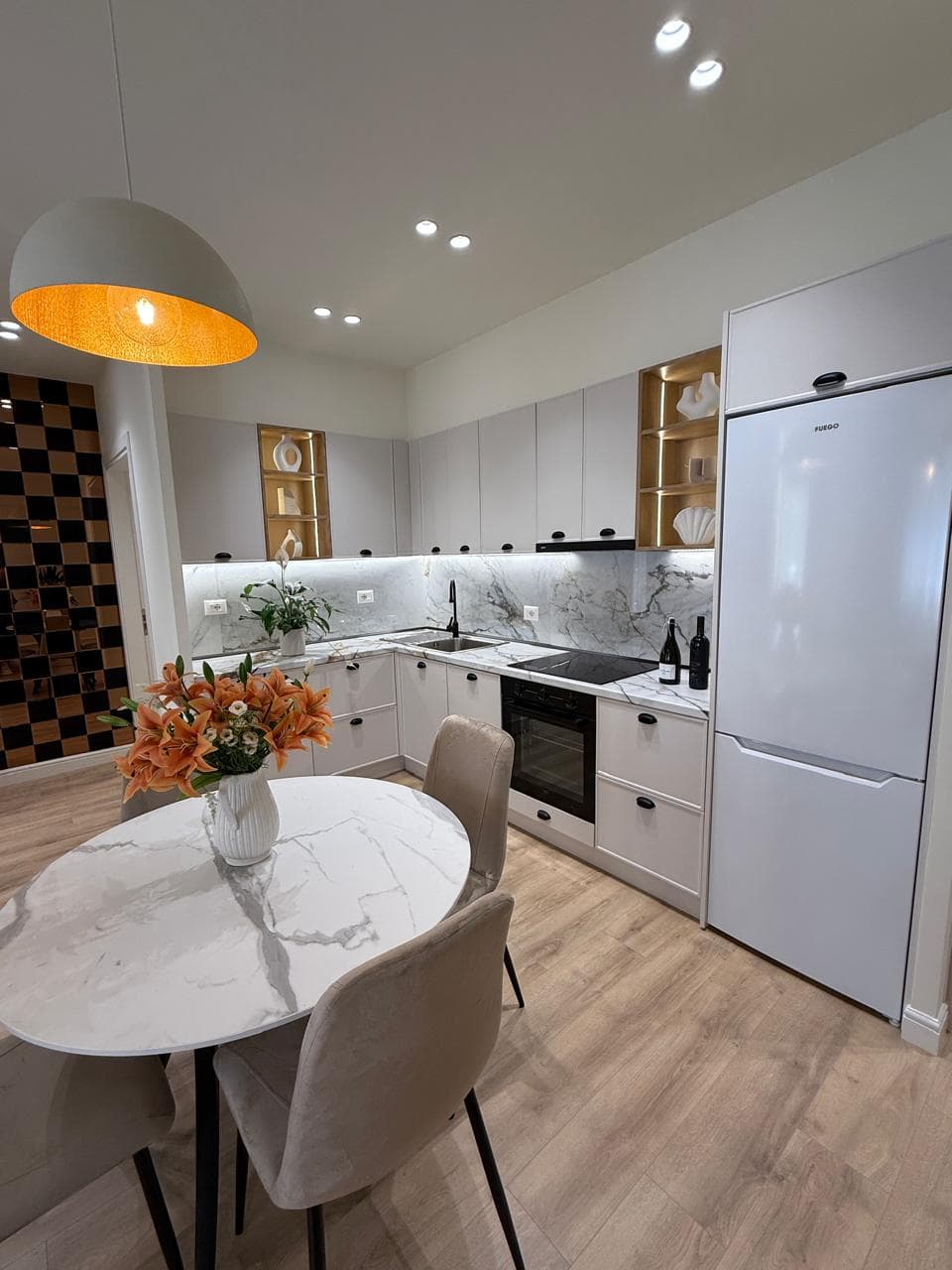 SHITET APARTAMENT 2+1 HEKURUDHA PLAZH DURRES 2