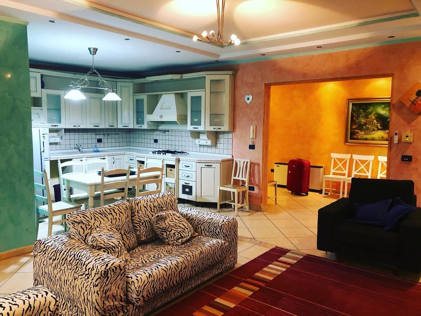 JEPET ME QERA APARTAMENT 3+1 NE DURRES!