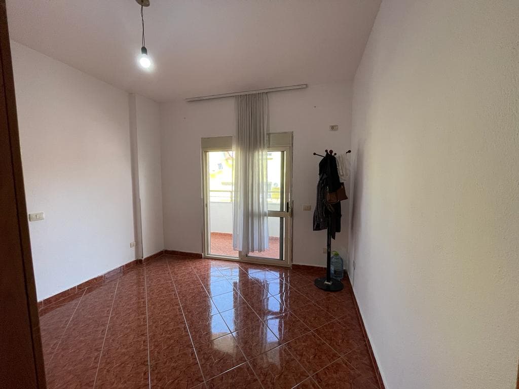 SHITET APARTAMENT 2+1 PRANE KOPSHTIT SOTIR NOKA,DURRES. 4