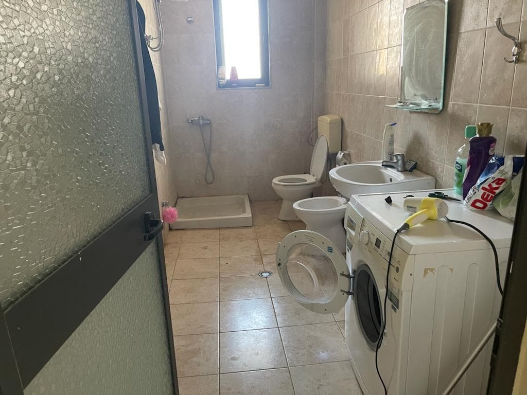 JEPET ME QERA APARTAMENT 1+1,PRANE HOTEL ROYAL,PLAZH,DURRES. 4
