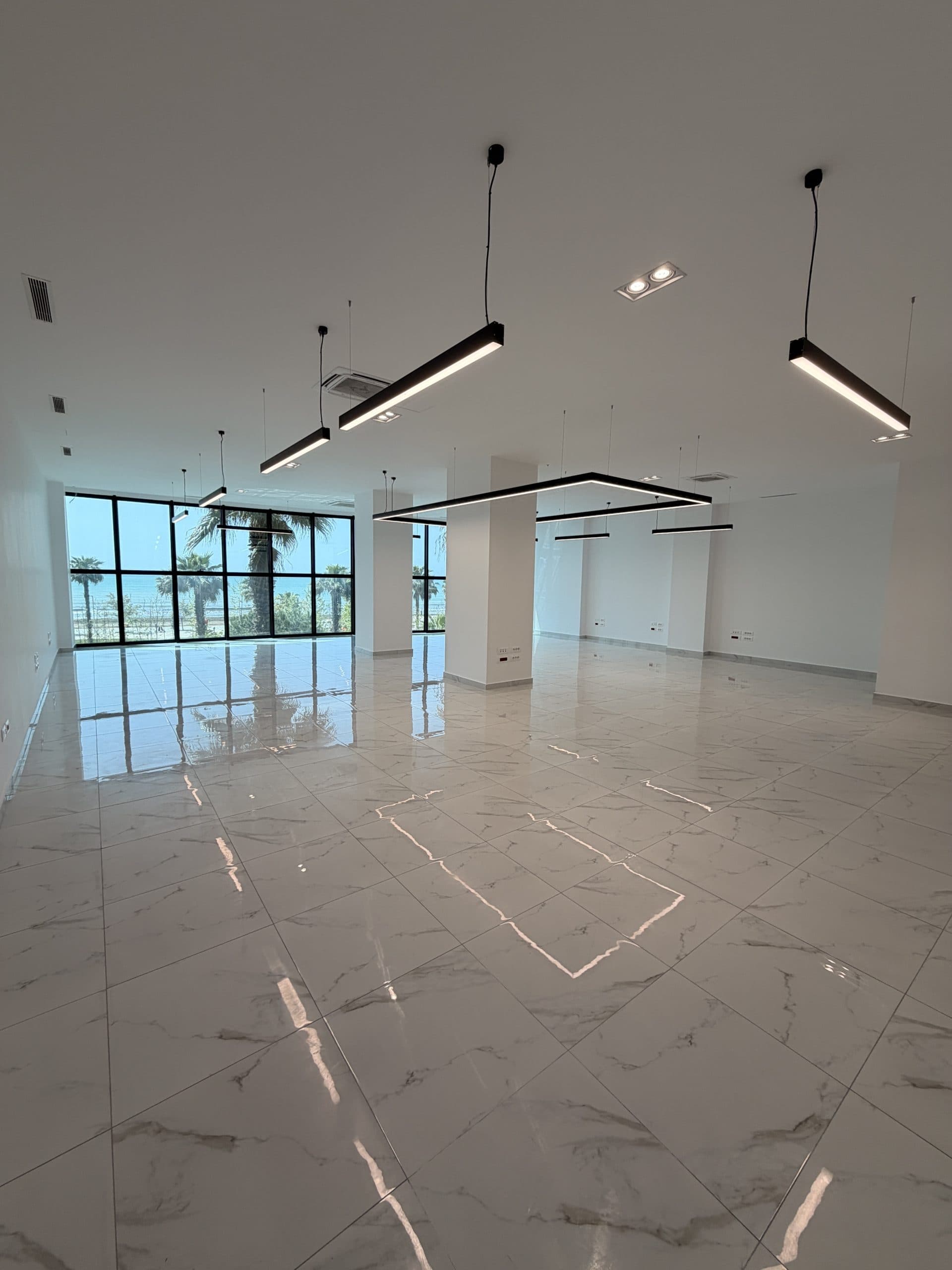 JEPET ME QERA AMBIENT BIZNESI PRANE VOLLGES, DURRES 2