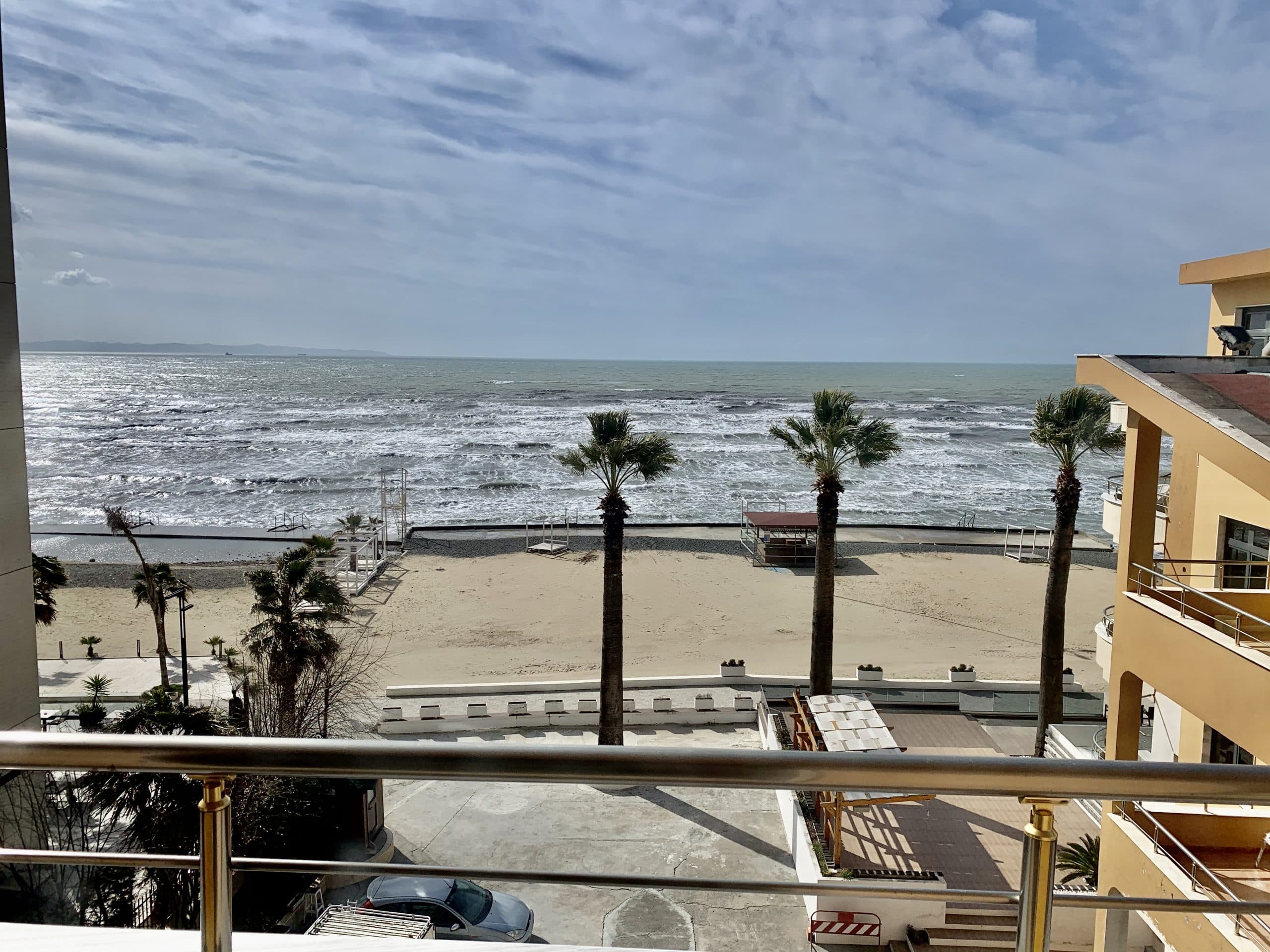JEPET ME QERA GARSIONERE BUZE DETIT PLAZH,DURRES!