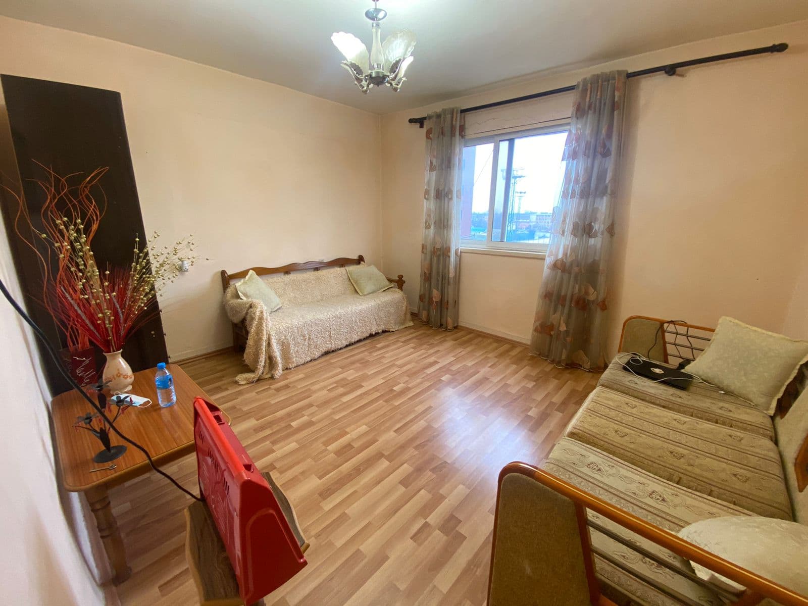 SHITET APARTAMENT 2+1 PRANE DREJTORISE SE POLICISE, DURRES.