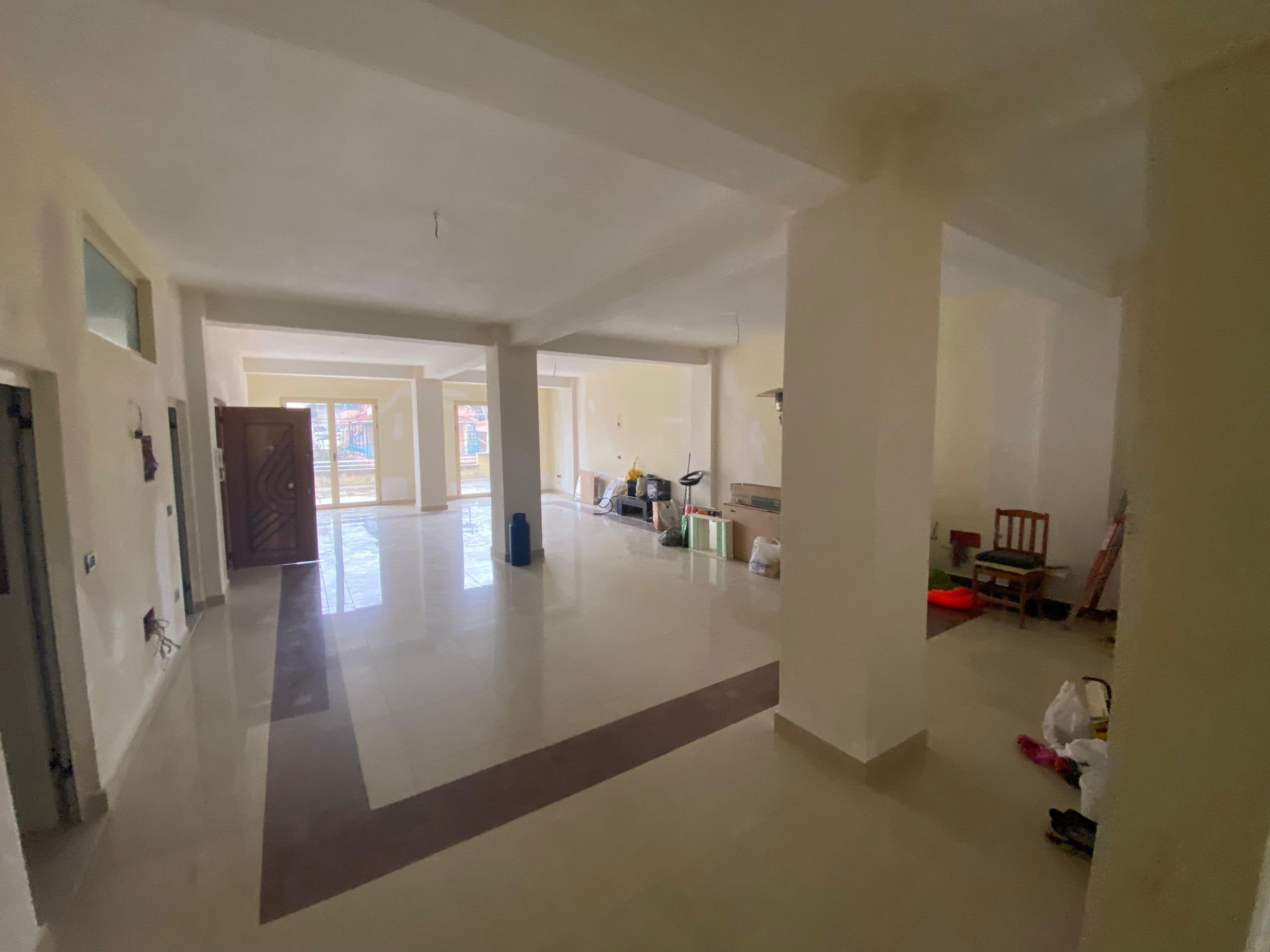 JEPET ME QERA AMBIENT BIZNESI PRANE SPITALIT, DURRES.