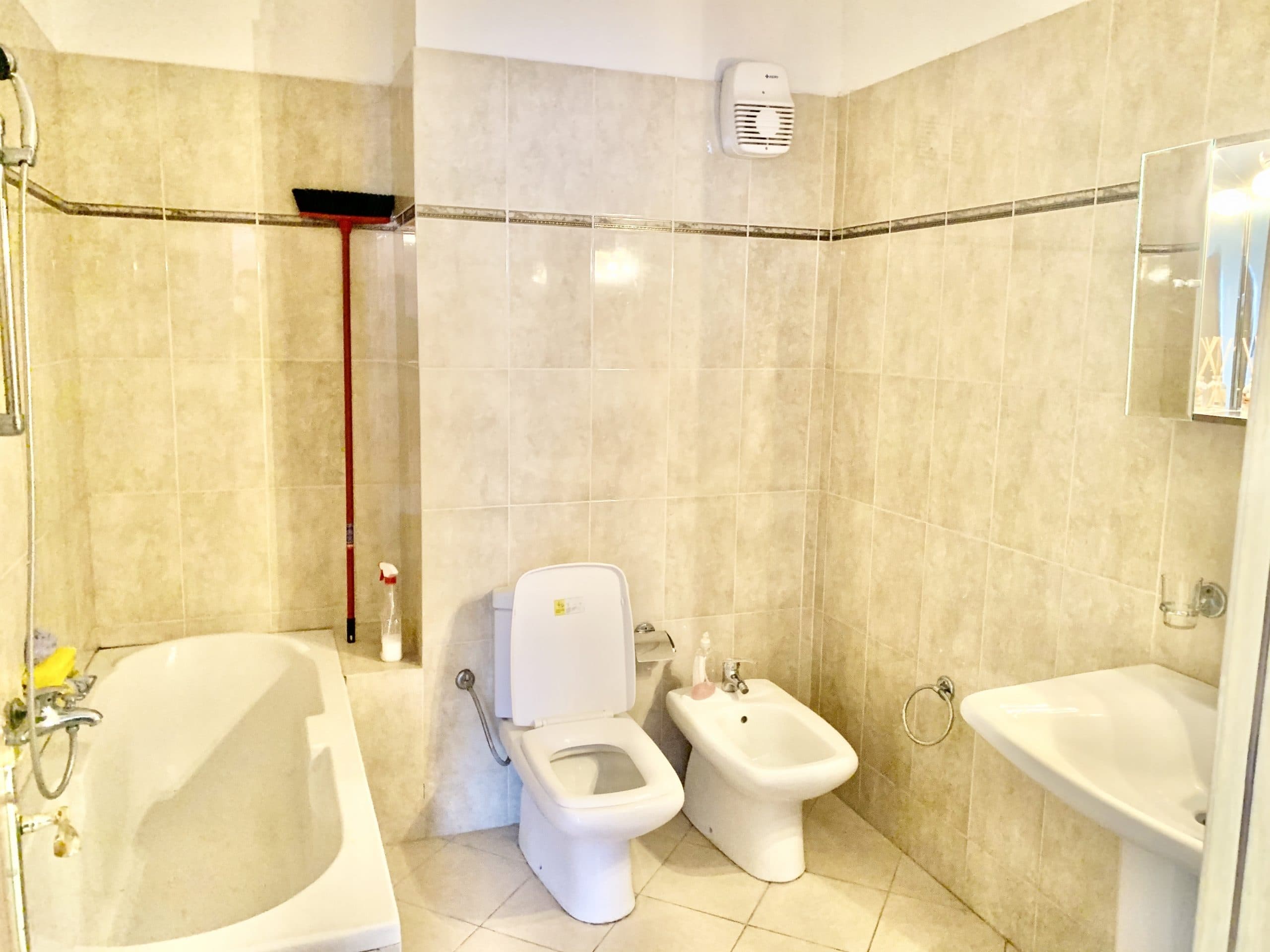 JEPET ME QERA APARTAMENT 2+1 NE VOLLGA,DURRES!