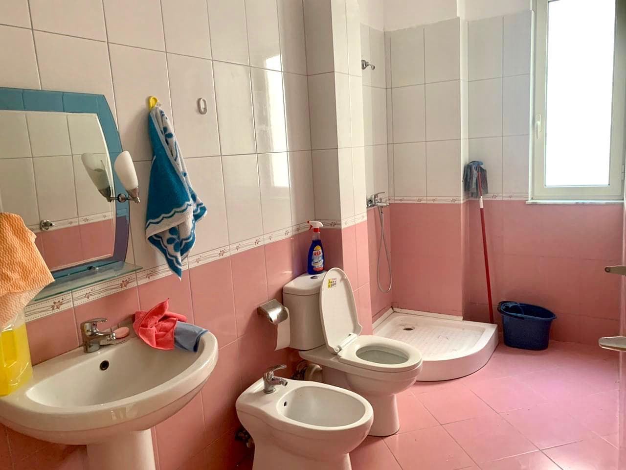 JEPET ME QERA APARTAMENT 2+1, LAGJA 6 PRANE ISH RAJONIT, DURRES.