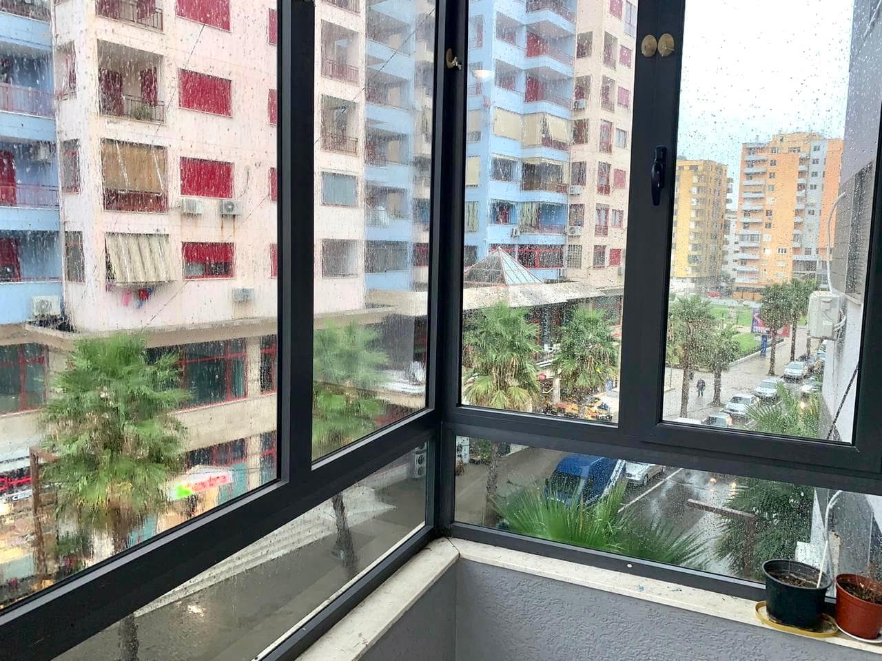 JEPET ME QERA APARTAMENT 2+1 SIPER BAR GOLDEN, VOLLGA, DURRES.