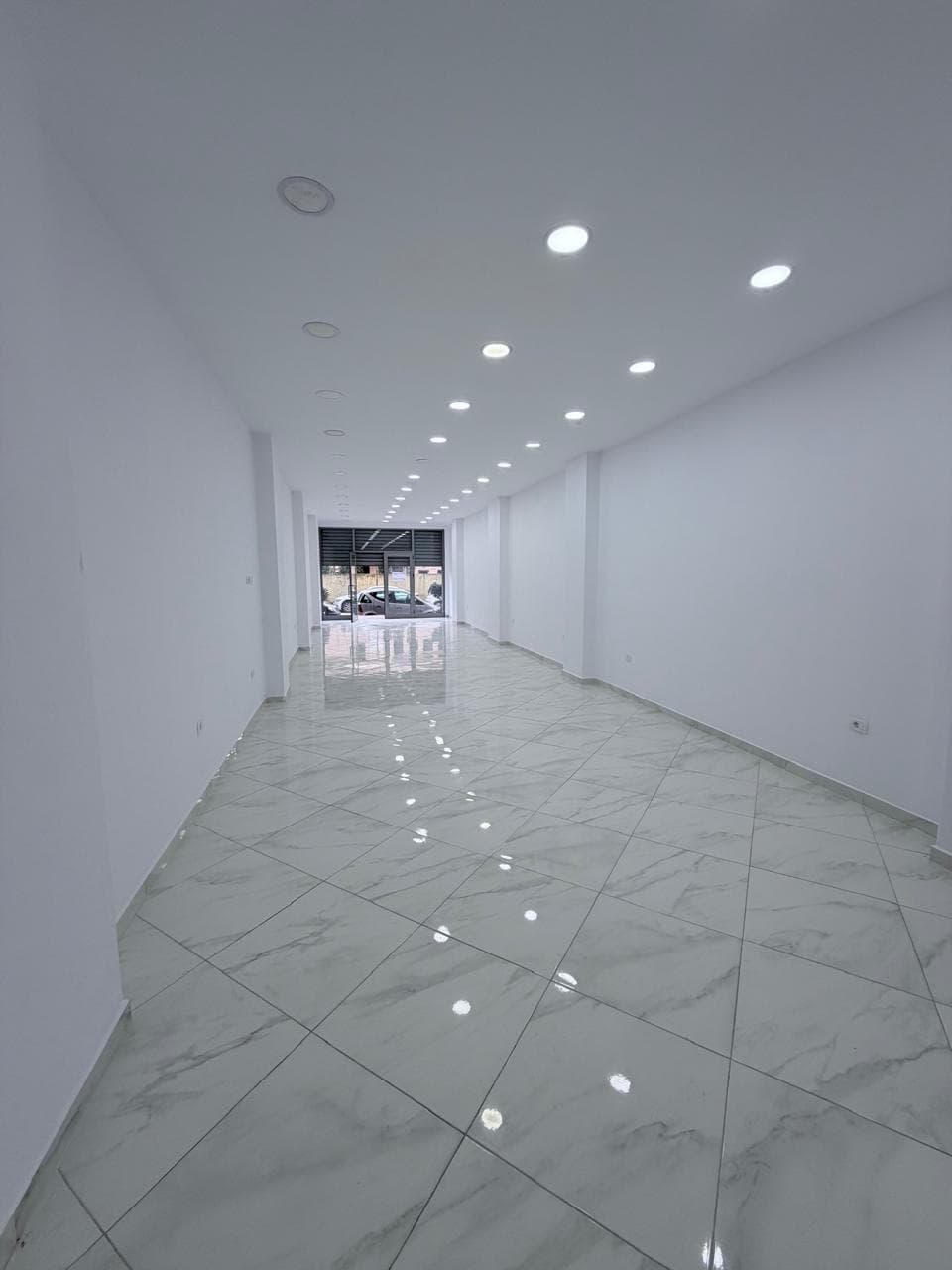 JEPET ME QERA AMBIENT BIZNESI MARKATA DURRES 3