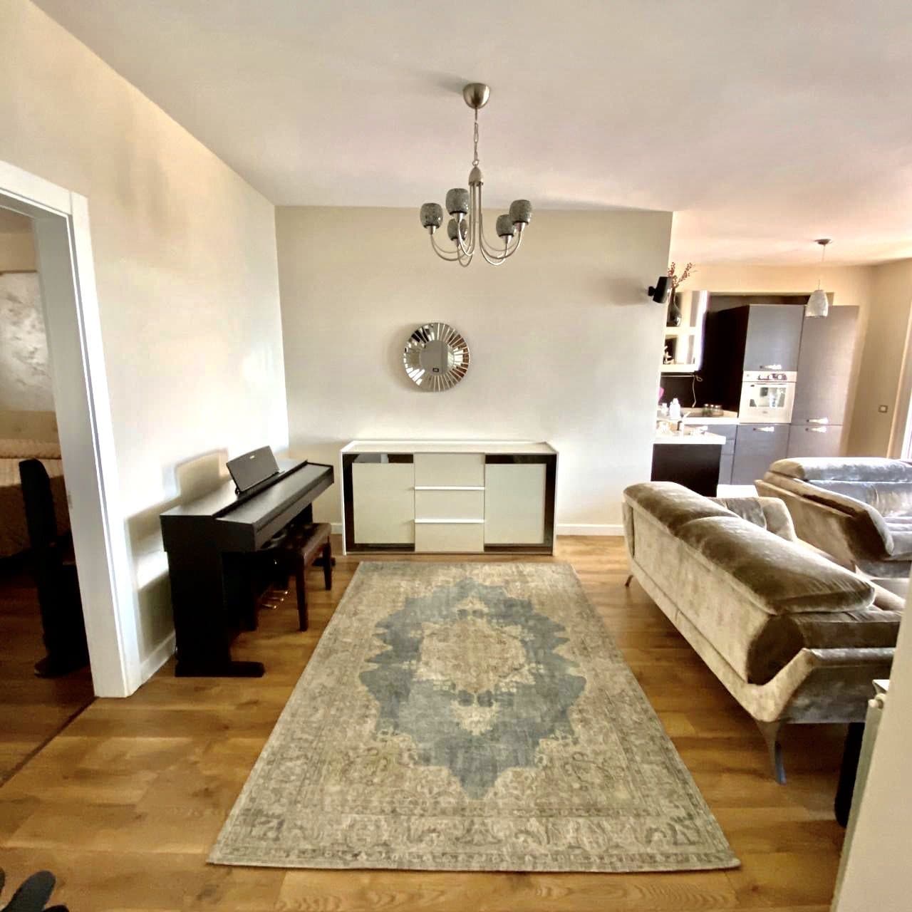 SHITET SUPER APARTAMENT 2+1 PRANE STACIONIT TE TRENIT,DURRES! 2