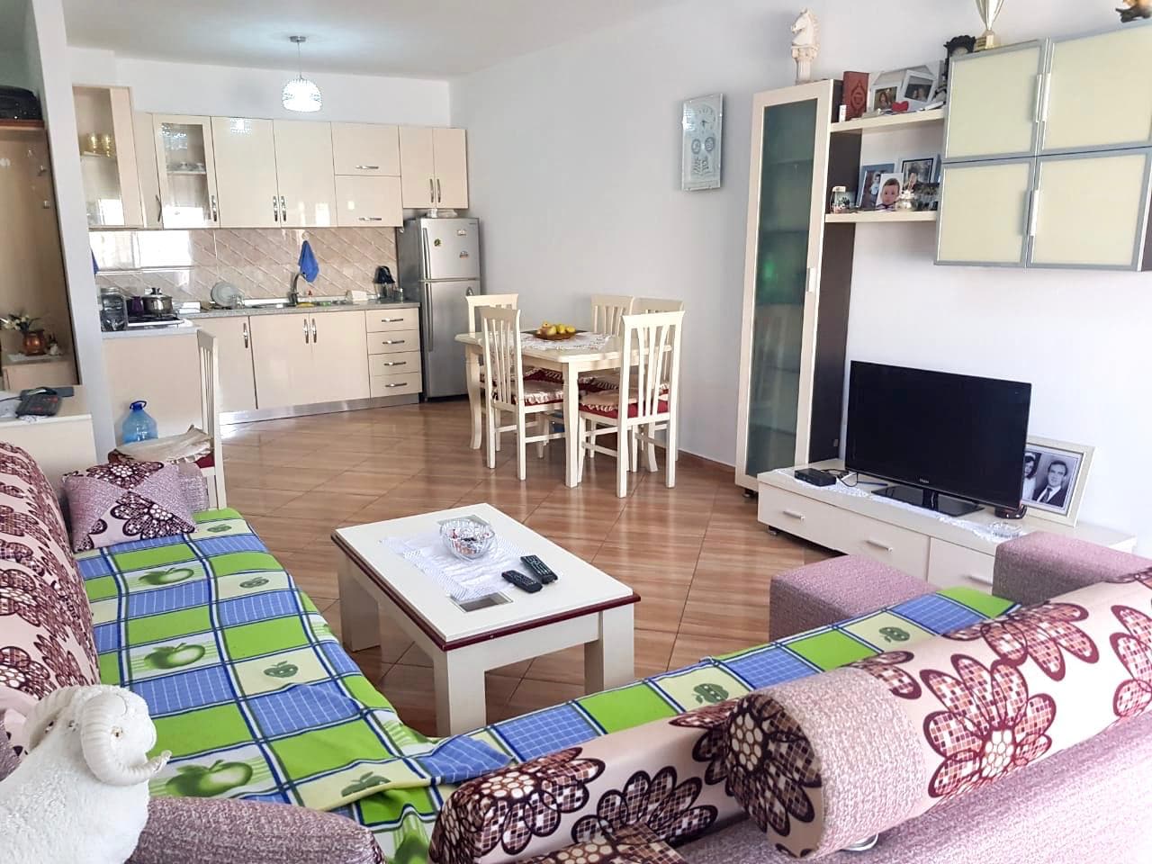 SHITET APARTAMENT 1+1 LAGJA 18 , PRANE STADIUMIT DURRES!