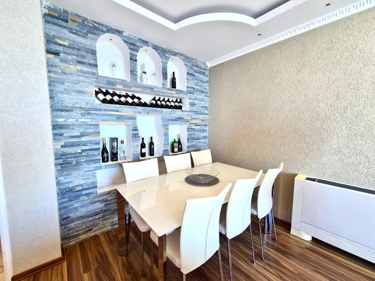 SHITET APARTAMENT 3+1 ME PAMJE NGA DETI PRANE RROTES KUQE , PLAZH , DURRES. 4