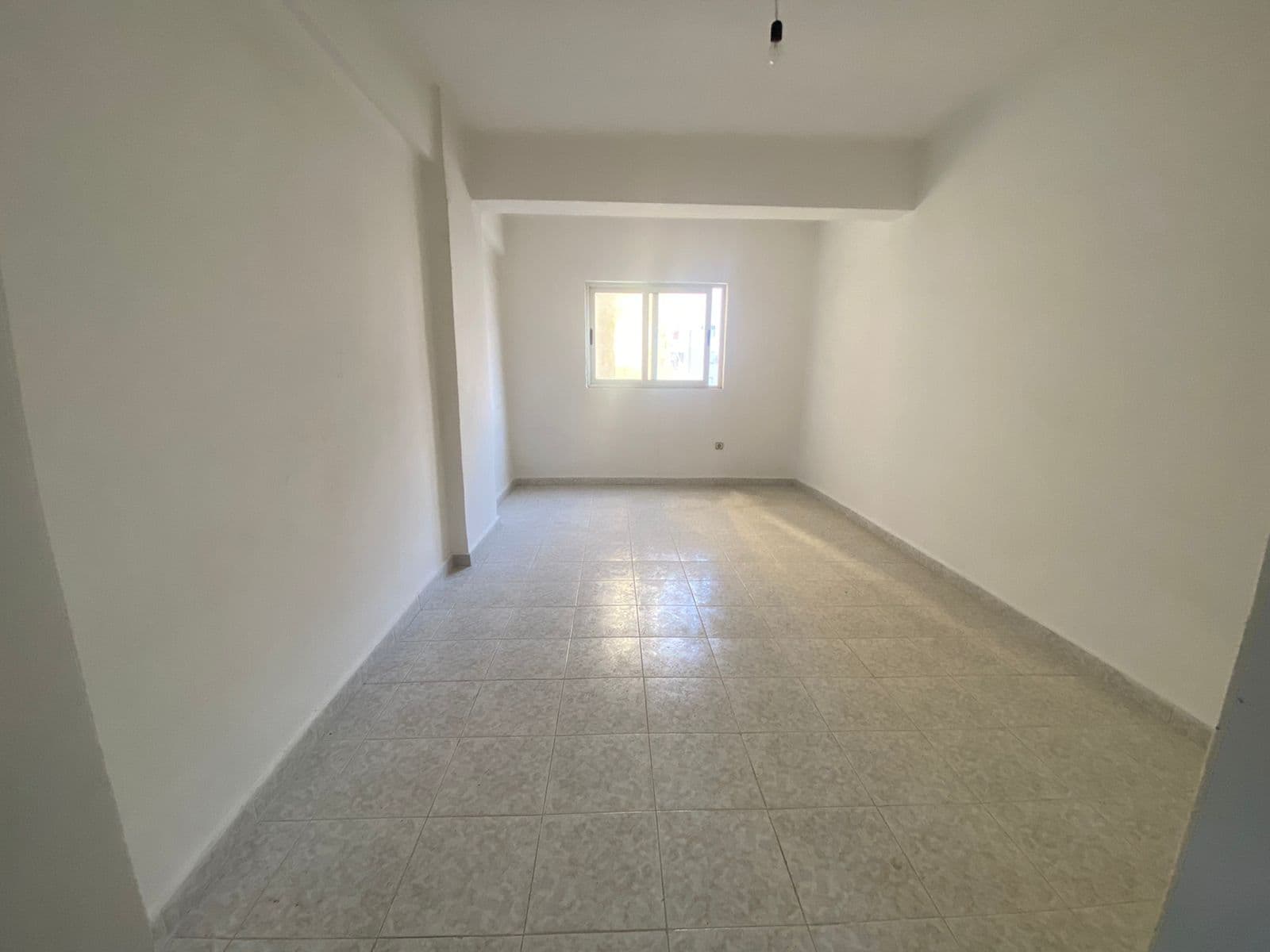 SHITET APARTAMENT 1+1 PRANE SHKOLLES BAJRAM CURRI.PLAZH,DURRES. 3