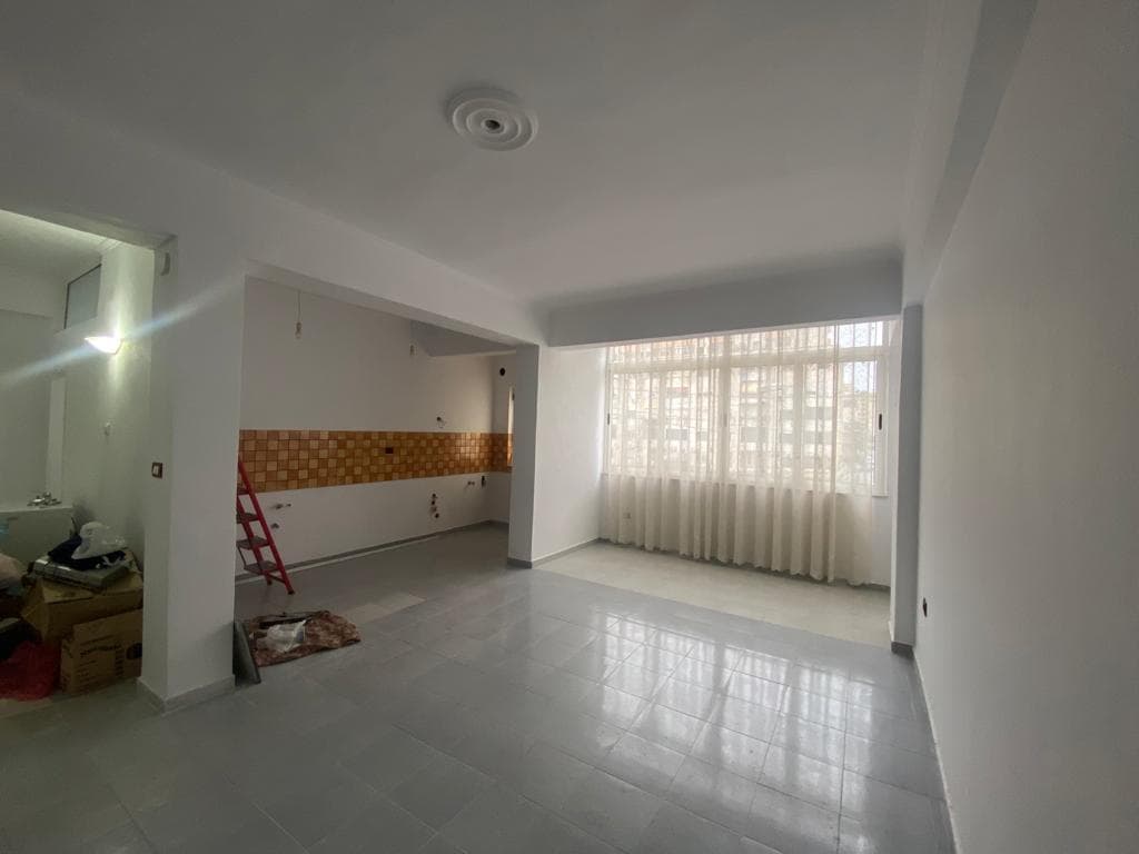 SHITET APARTAMENT 2+1 PRANE STADIUMIT, LAGJA 18, DURRES. 4