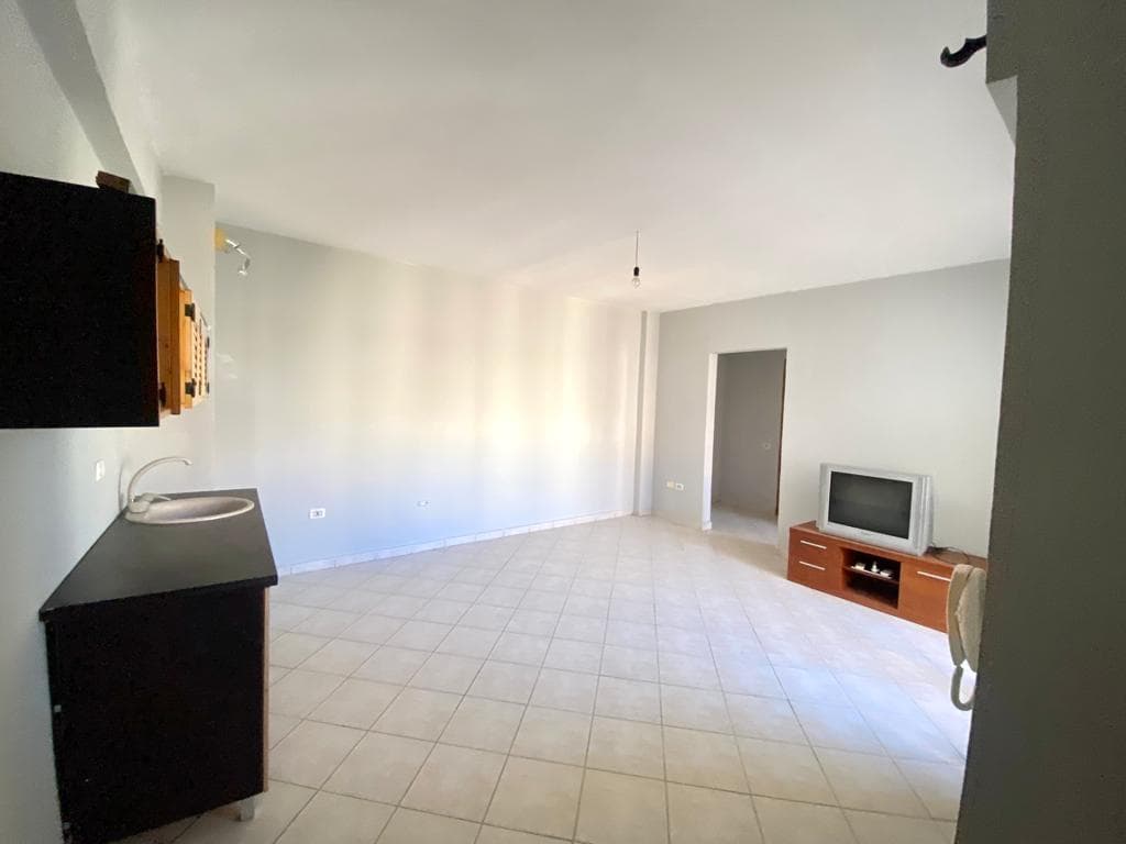 SHITET APARTAMENT 1+1 PRANE AS HOTEL, GOLEM, DURRES. 3