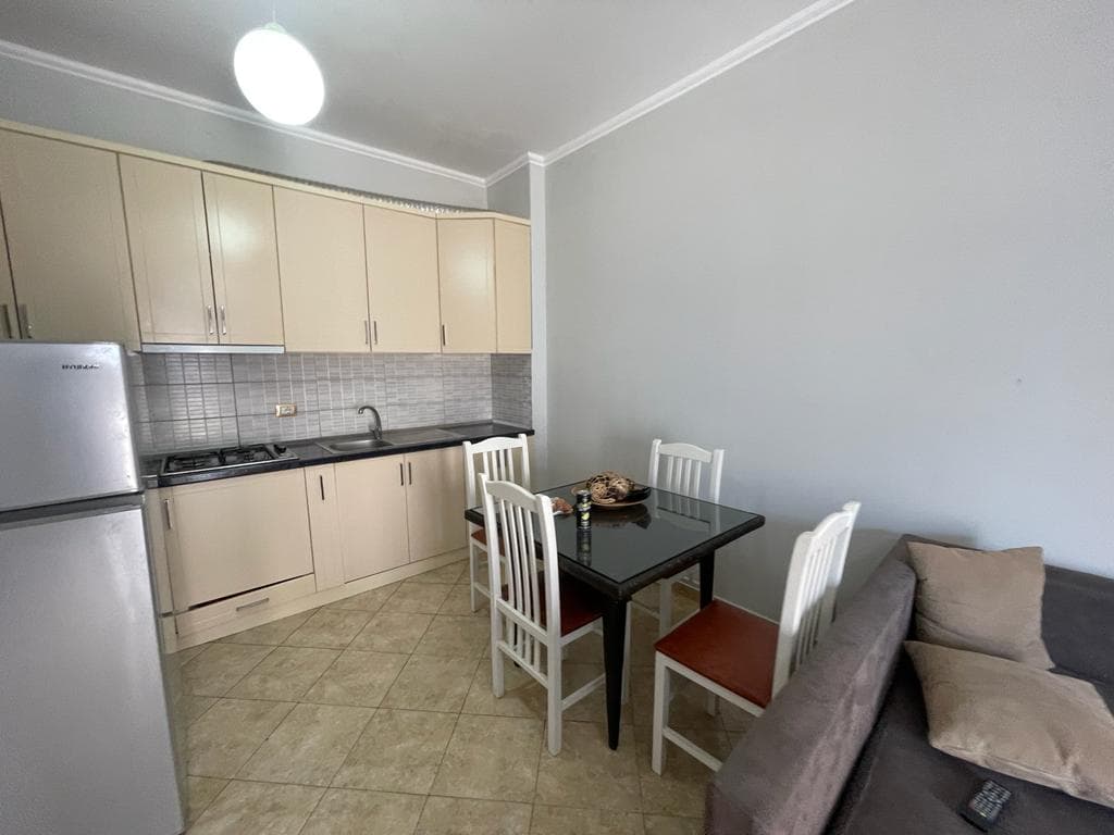 SHITET APARTAMENT 1+1 PRANE PISTA KOSOVA PLAZH,DURRES. 2