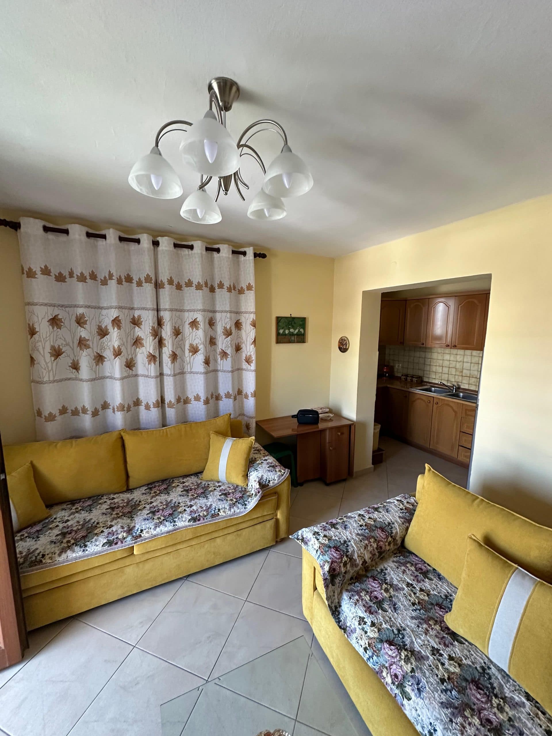 JEPET ME QERA APARTAMENT 2+1, STACIONI I TRENIT, DURRES. 2