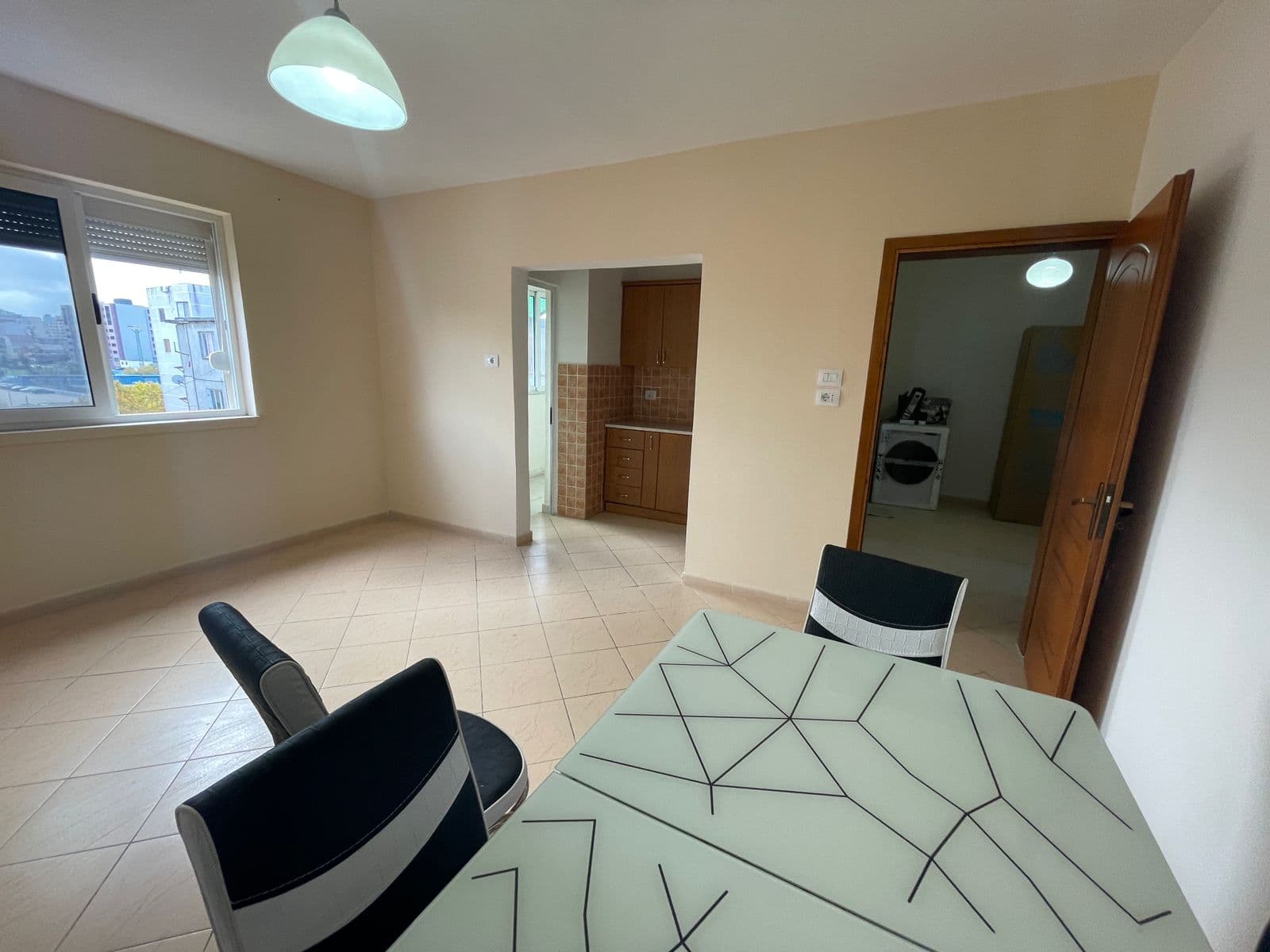 SHITET APARTAMENT 1+1 PRANE FUSHES SE RERES,LAGJA 18,DURRES.