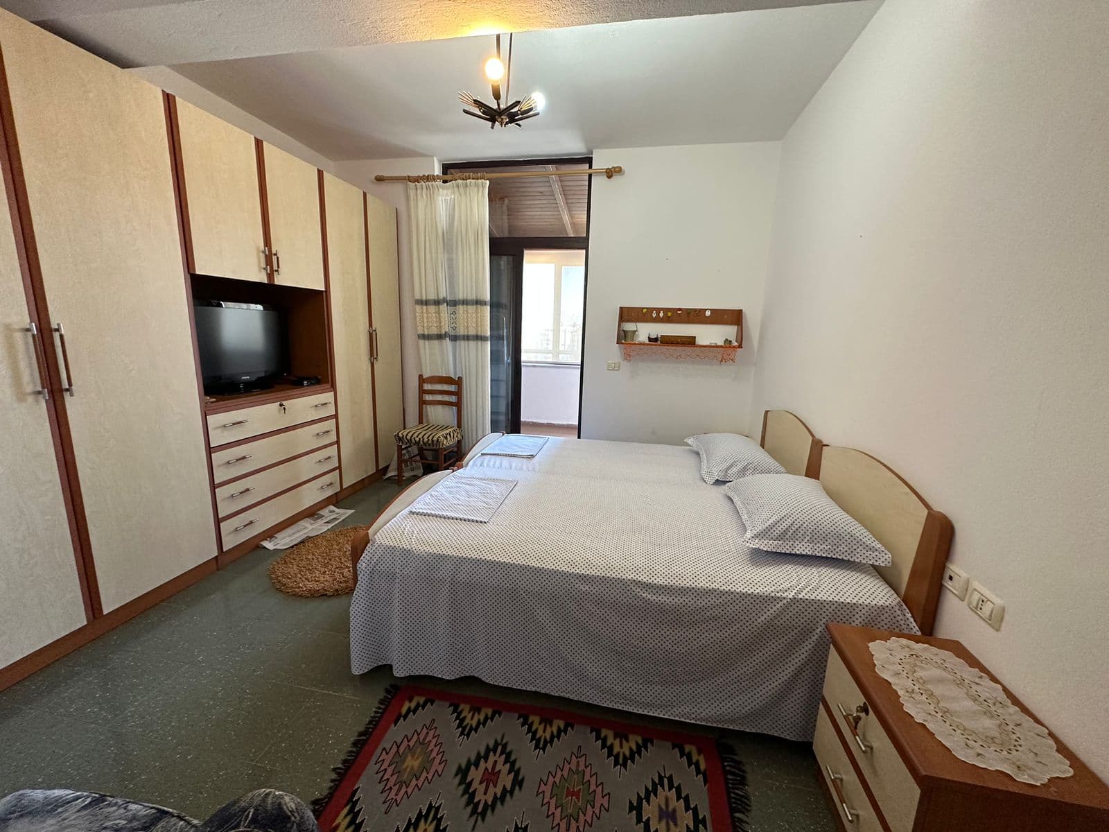 JEPET ME QERA APARTAMENT 2+1 PRANE STACIONIT TE TRENIT, DURRES 3