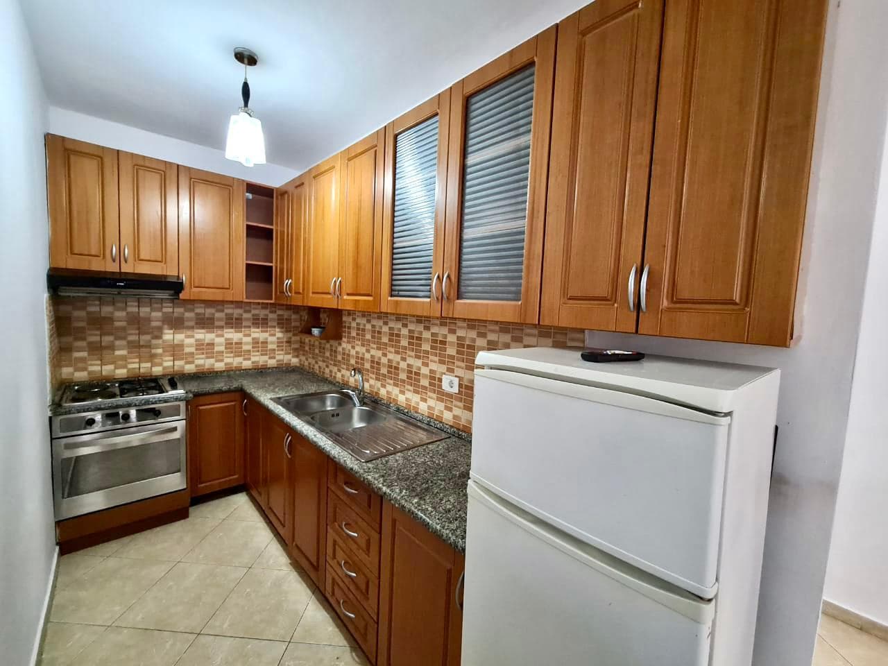 SHITET APARTAMENT 1+1 LAGJA 13 PRANE SHKOLLES BAJRAM CURRI, PLAZH. 2