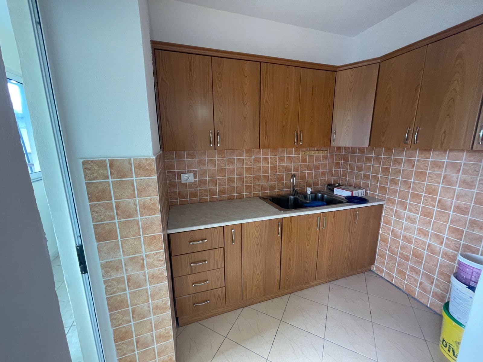 SHITET APARTAMENT 1+1 PRANE FUSHES SE RERES,LAGJA 18,DURRES. 3
