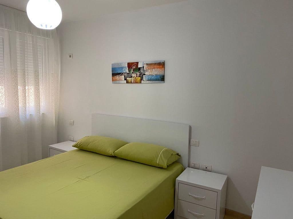 JEPET ME QERA APARTAMENT 1+1 PRANE RESTORANT PINETA,PLAZH,DURRES. 4