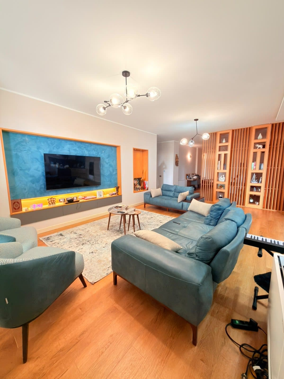 SHITET PENTHOUSE PRANE STACIONIT TE TRENIT, DURRES 2