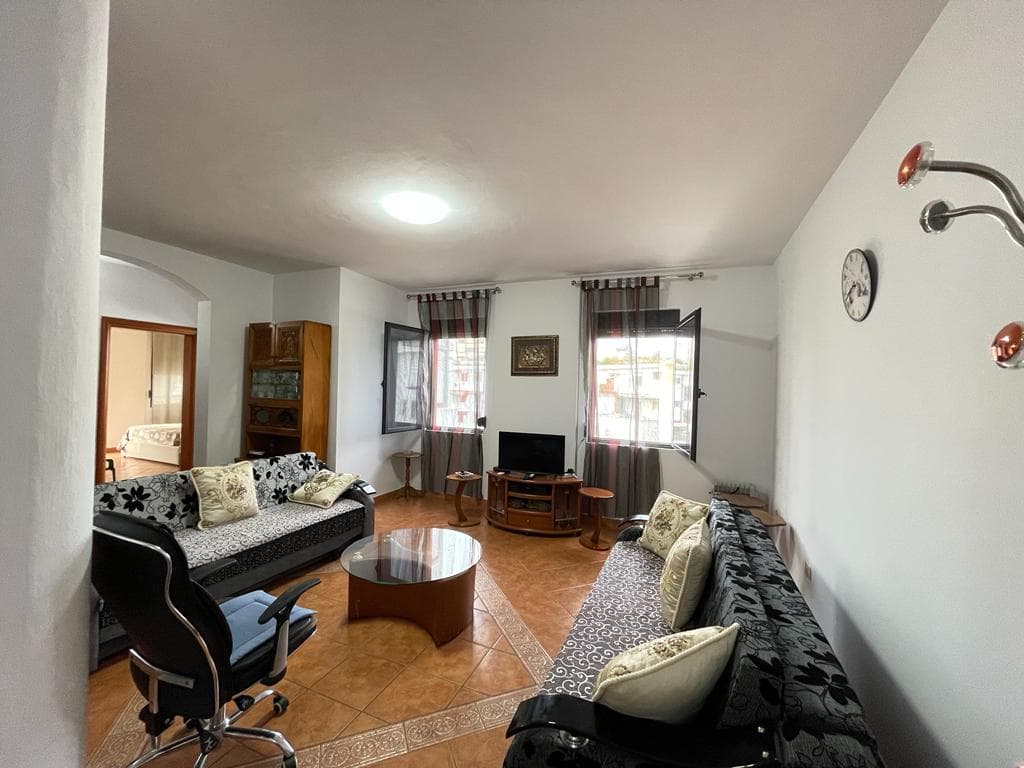 JEPET ME QERA APARTAMENT 2+1 PRANE BLUE STAR,DURRES.