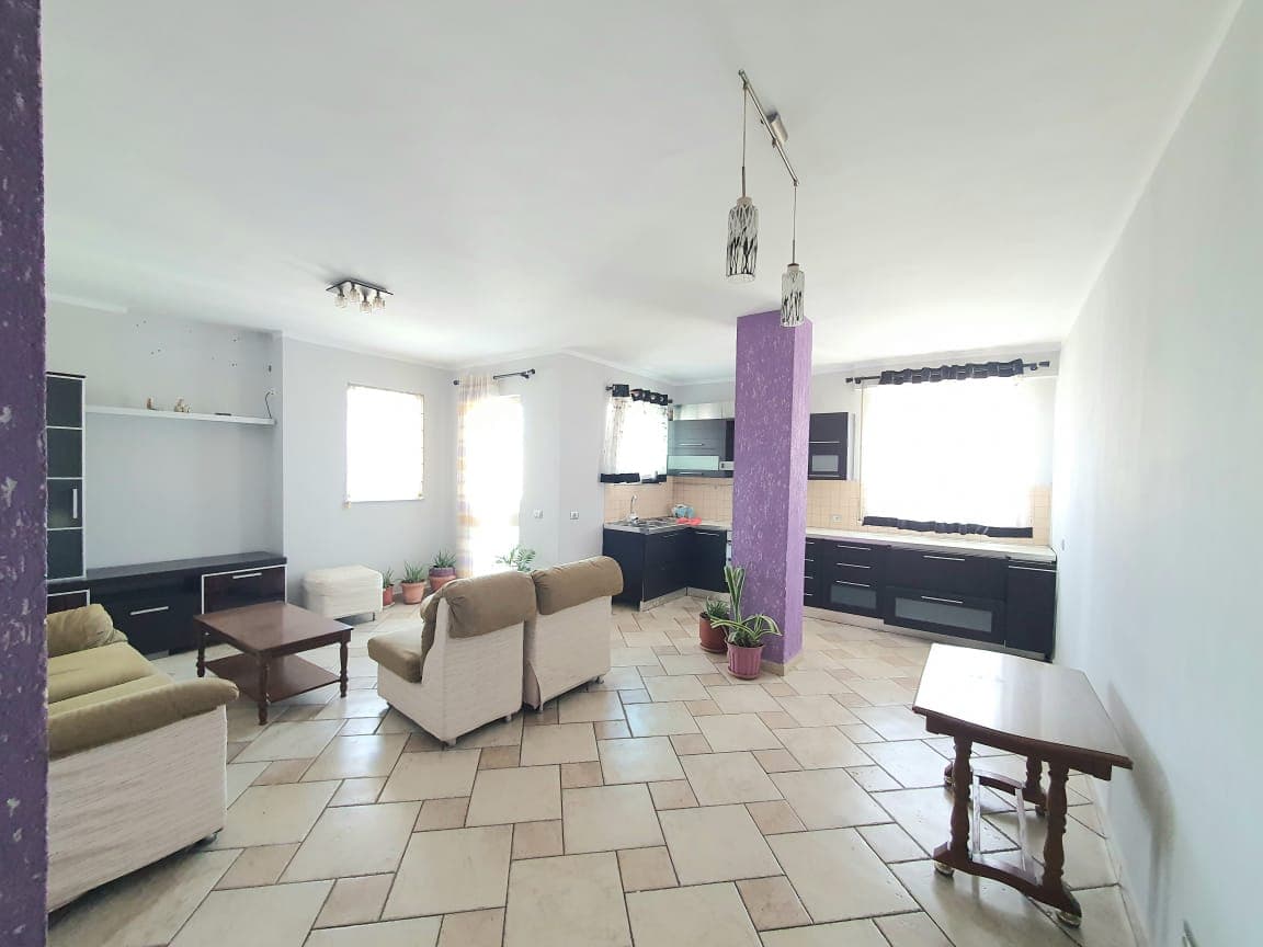 SHITET APARTAMENT 2+1 PRANE SHKOLLES EFTALI KOCI,DURRES.