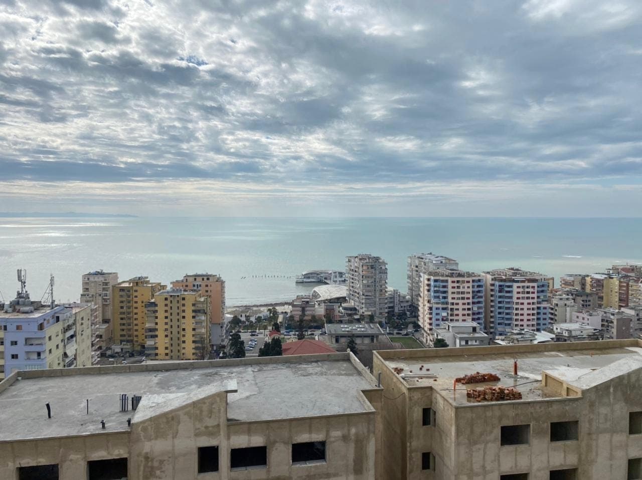SHITET APARTAMENT 2+1 ME PAMJE NGA DETI,PRANE VILES ZOGUT,DURRES. 2
