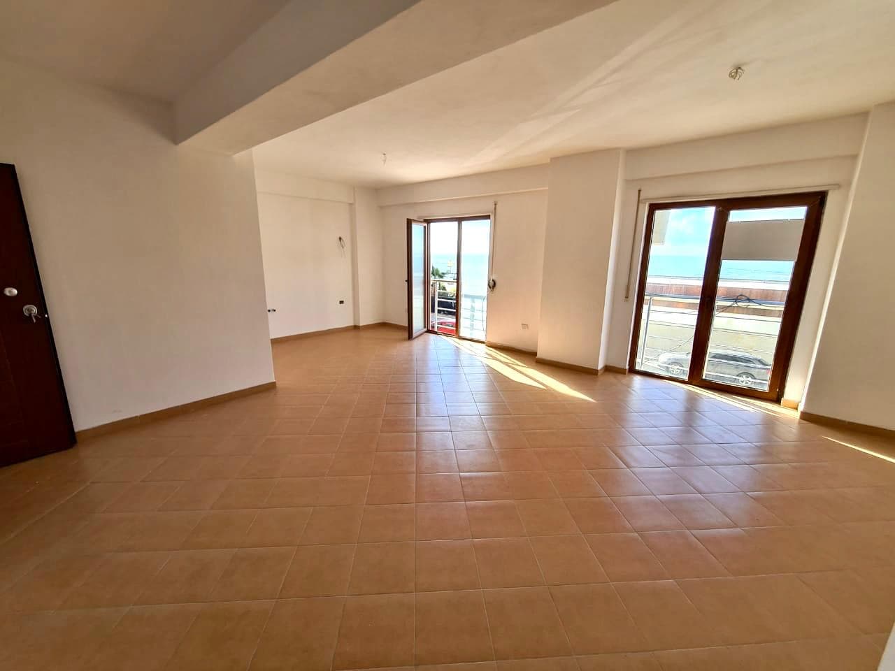 SHITET APARTAMENT 1+1 ME PAMJE NGA DETI, CURRILA, DURRES. 2