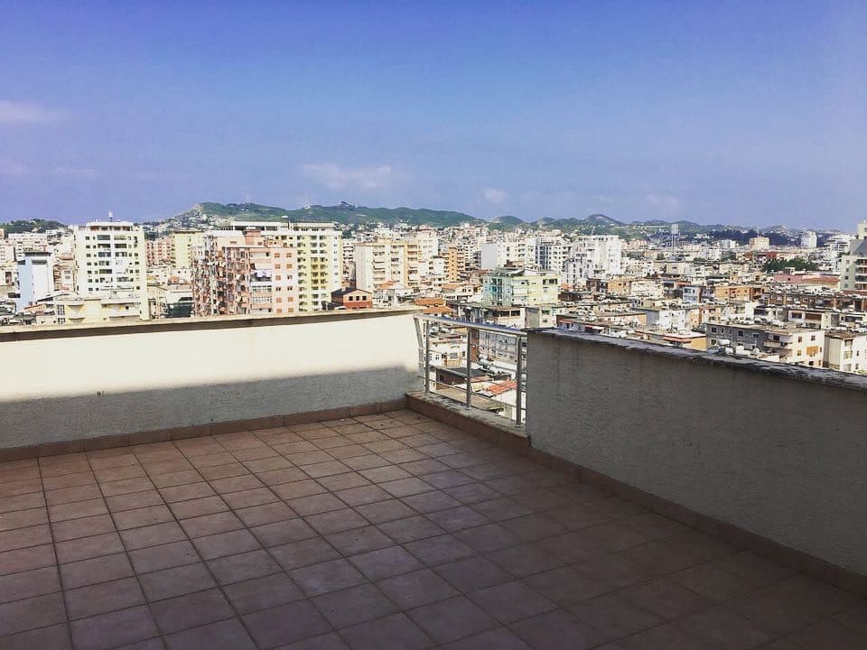 SHITET SUPER APARTAMENT 1+1 PRANE UJSJELLSIT ,DURRES !
