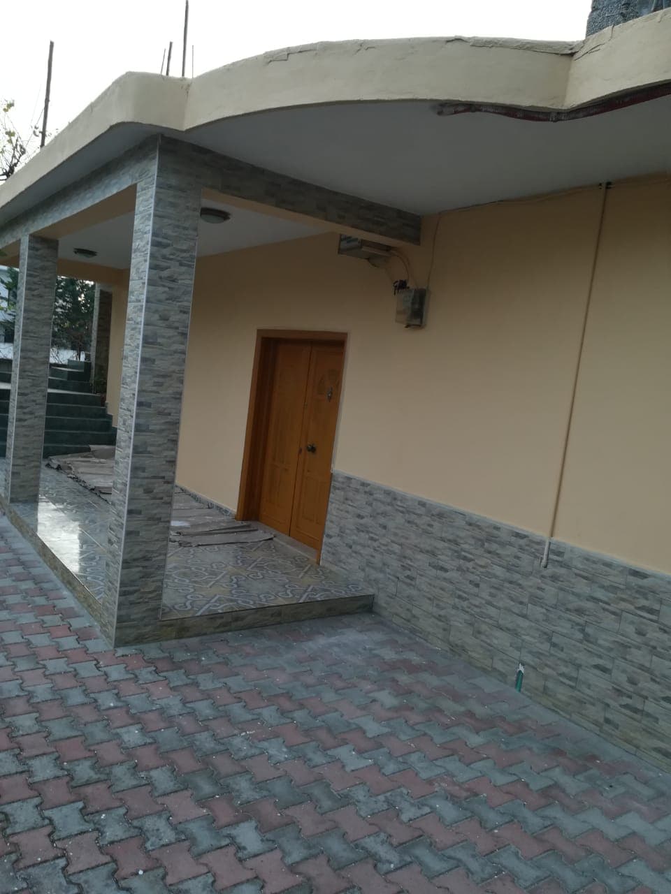 SHITET SHTEPI PRIVATE 2+1 PRANE FRIGORIFERIT PLAZH ,DURRES.