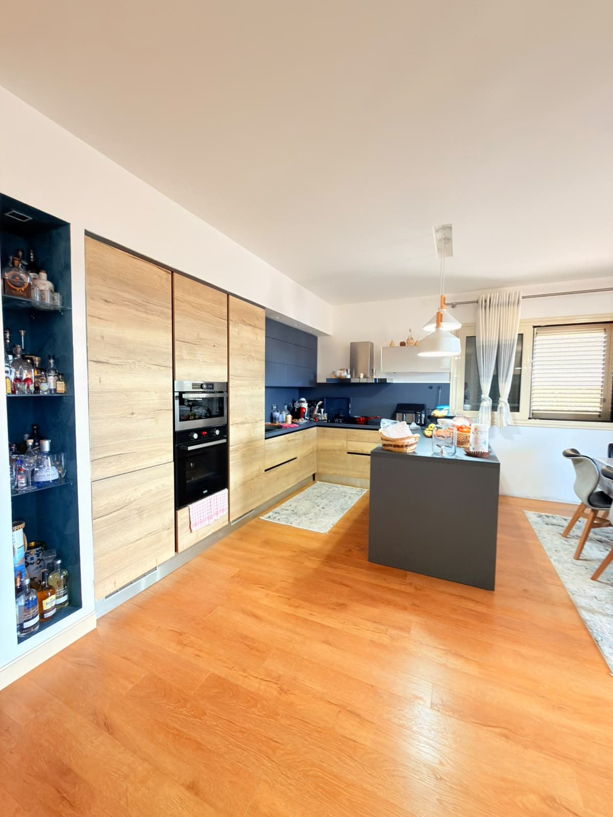 SHITET PENTHOUSE PRANE RRUGES SE PORTIT,DURRES 3