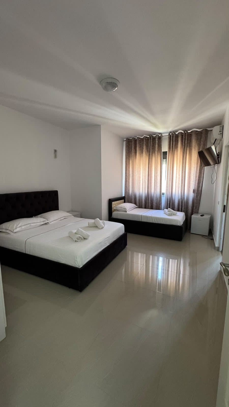 JEPET ME QERA HOTEL ITALIA PLAZH, DURRES 3
